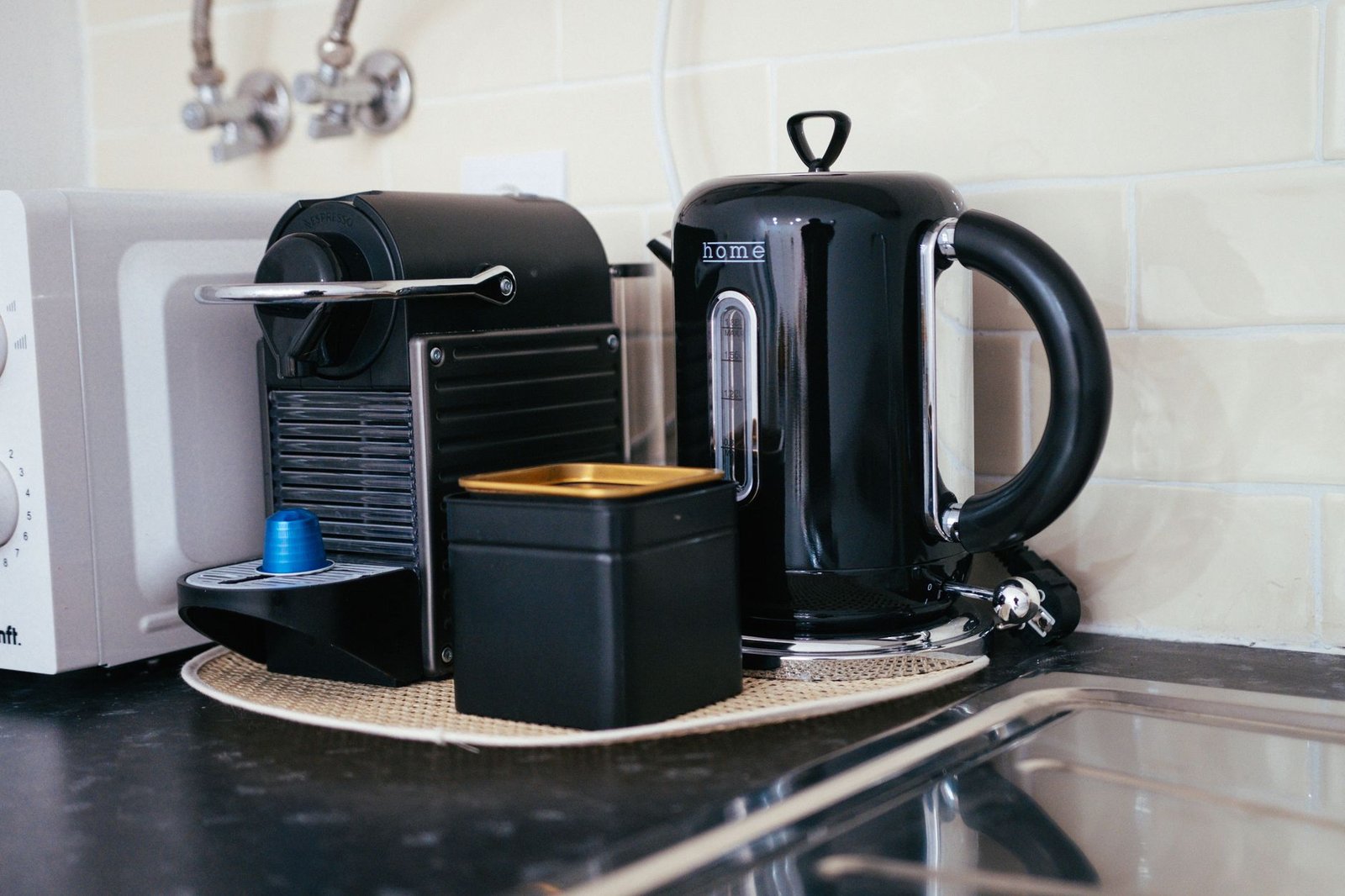 Kitchen and household appliances